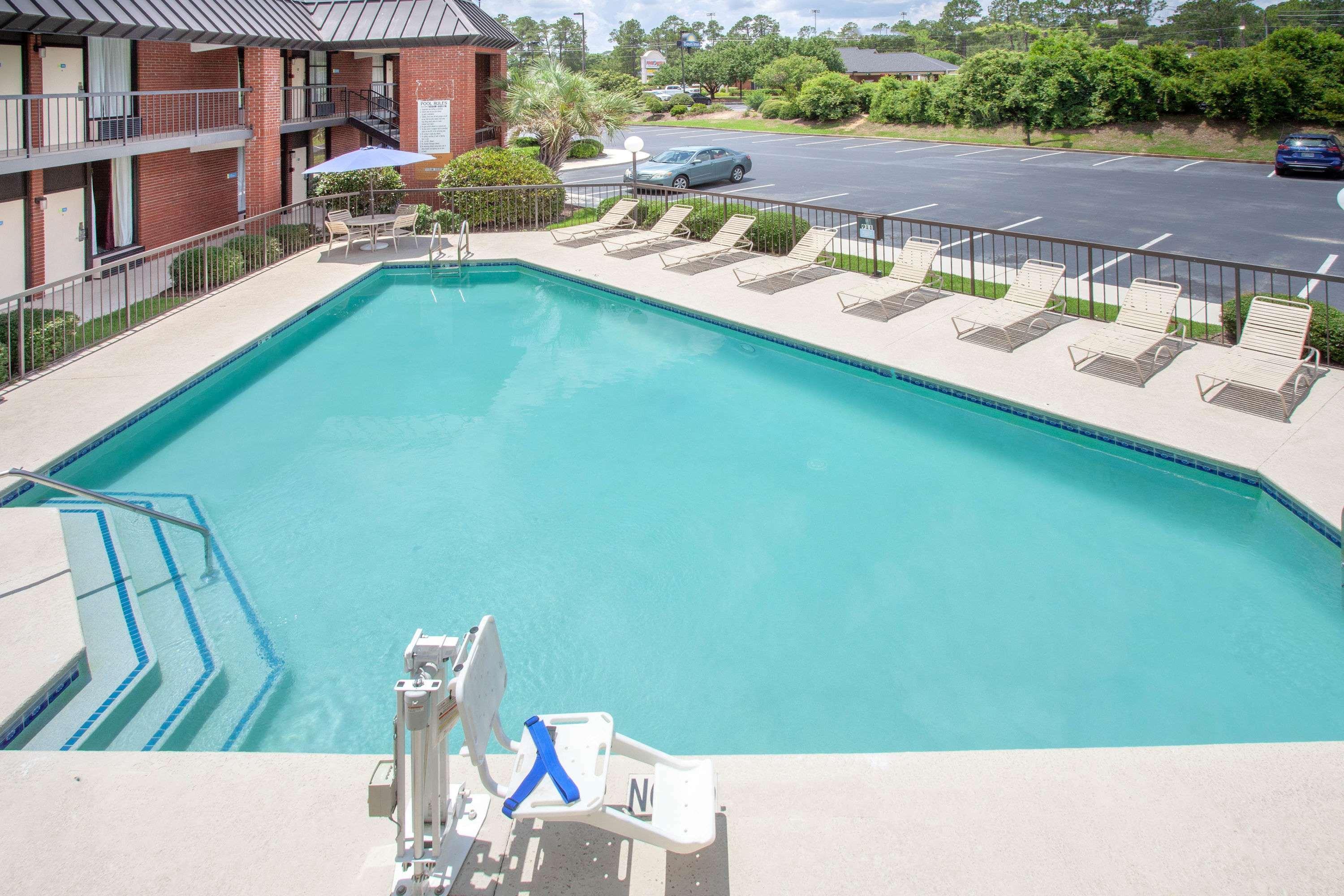 Days Inn By Wyndham Statesboro Exterior photo