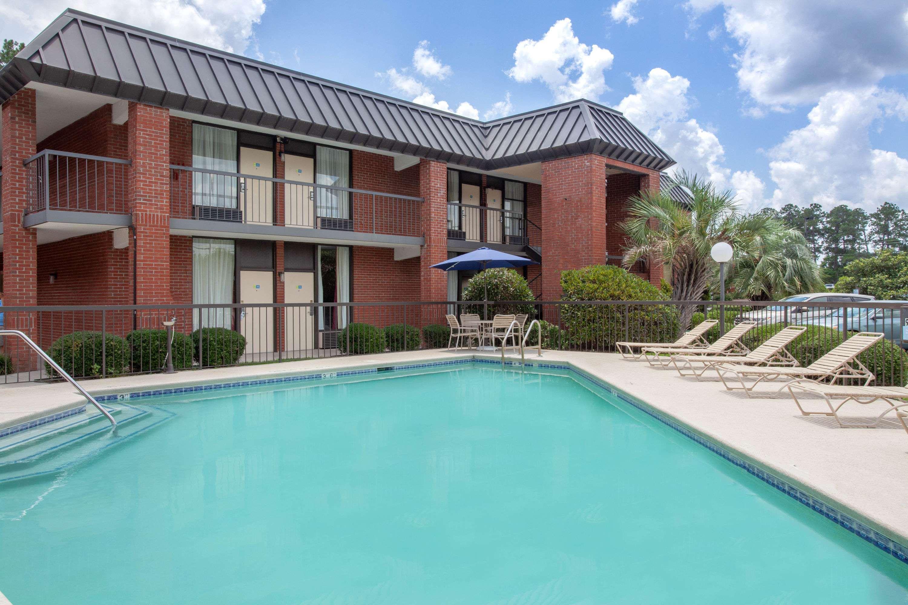 Days Inn By Wyndham Statesboro Exterior photo