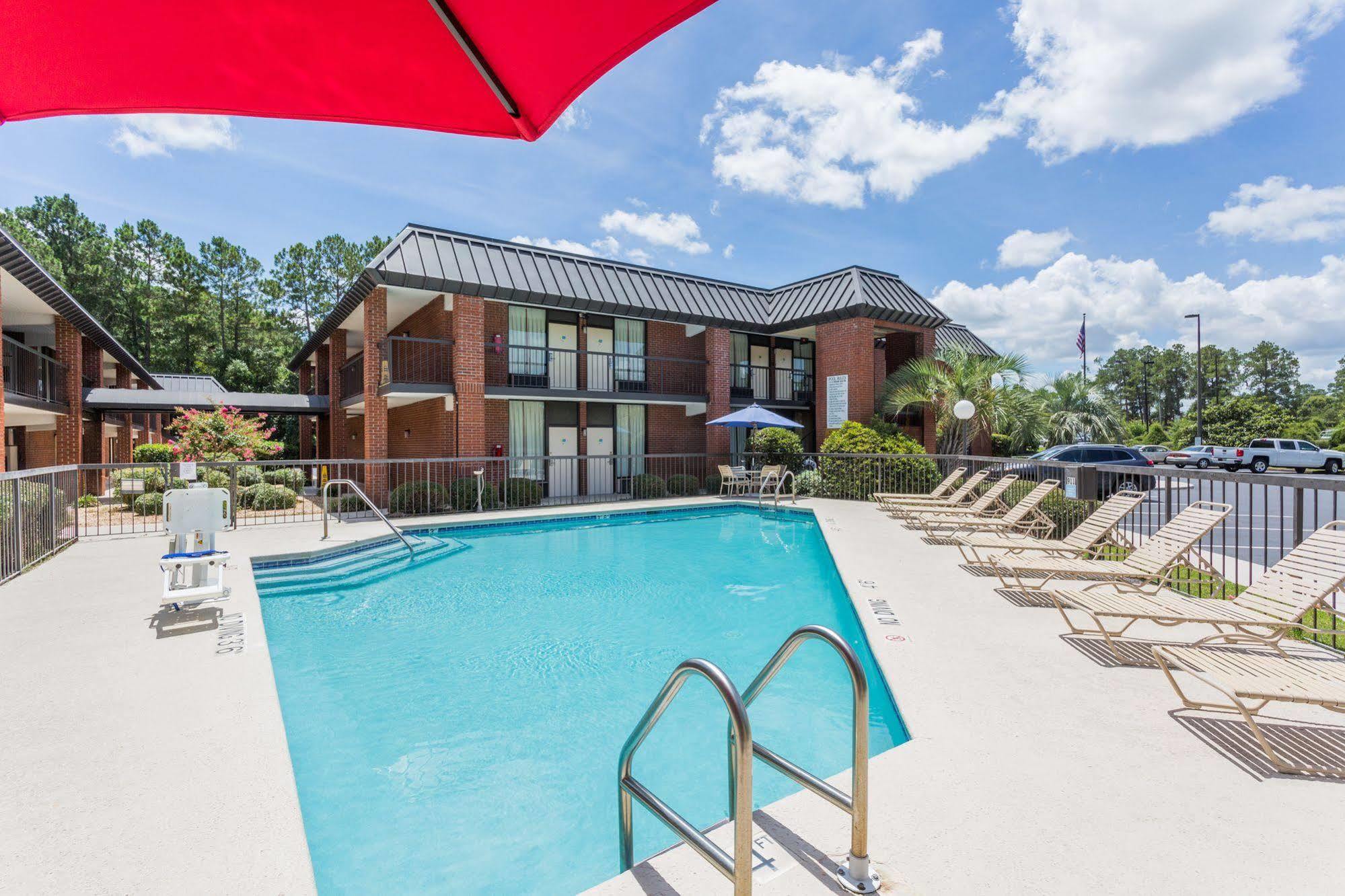 Days Inn By Wyndham Statesboro Exterior photo