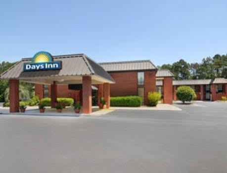 Days Inn By Wyndham Statesboro Exterior photo